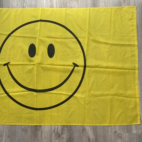 Yellow Smiley Face Flag - Picture 3 of 3